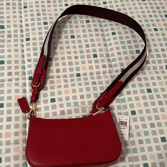 Coach Jes Baguette Crossbody Pebble Leather (Gold/1941 Red).  New with Tag - Picture 2 of 9
